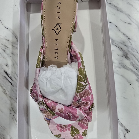 Size 7.5! Katy Perry Collections Floral Sandals in Pink and Green - Picture 11 of 11